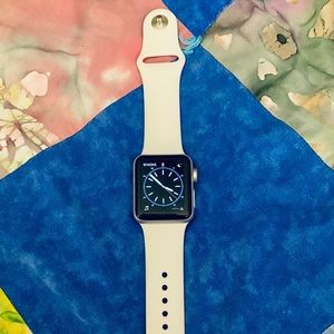 EUC Apple Watch Series 3